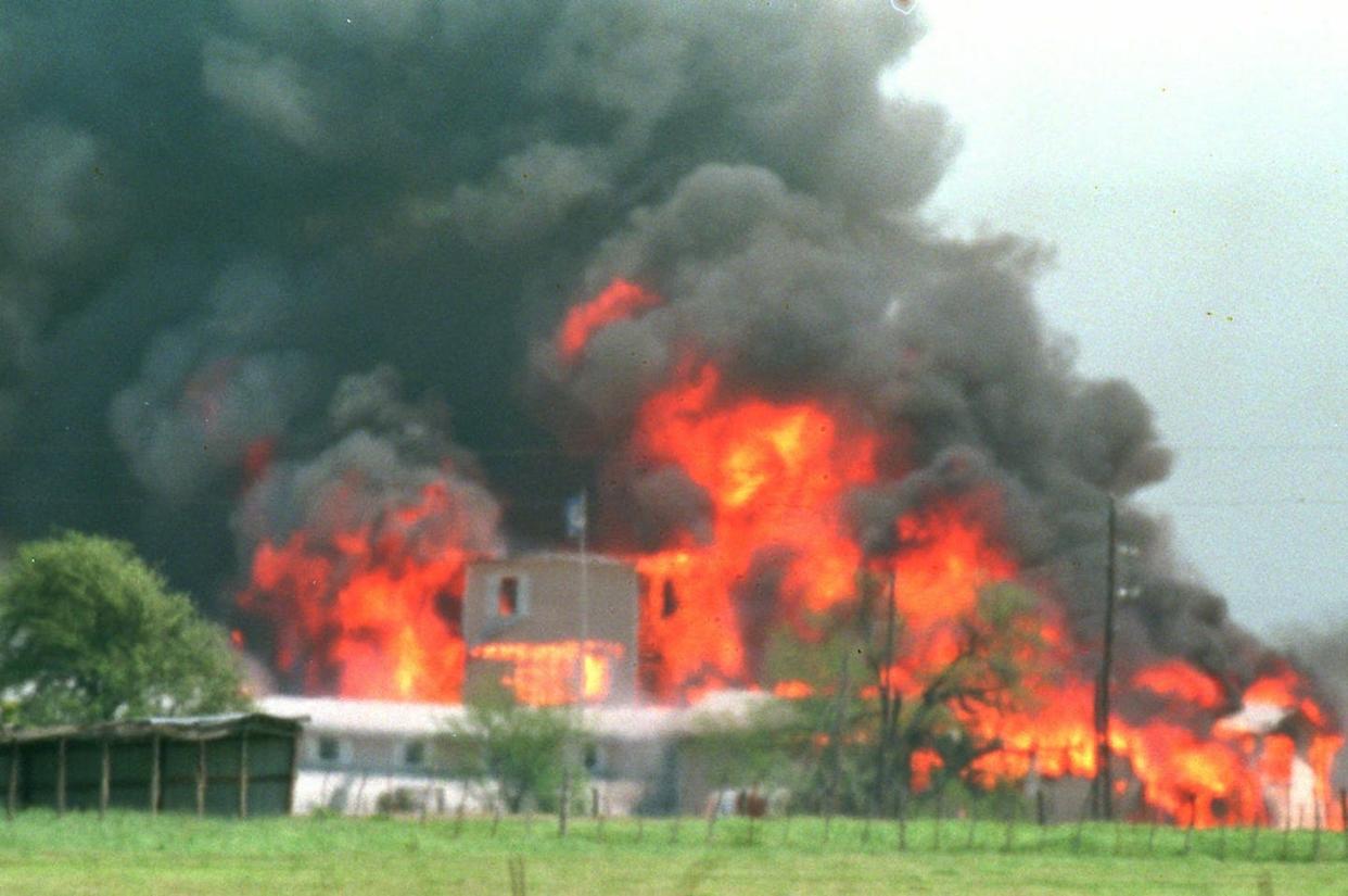 Fire engulfs the Branch Davidian compound near Waco, Texas, on April 19, 1993. <a href="https://newsroom.ap.org/detail/TVWaco/995b0b87ac274bc380c3d0f5d998b80e/photo?Query=(renditions.phototype:horizontal)%20AND%20%20(waco%20texas)%20&mediaType=photo&sortBy=arrivaldatetime:desc&dateRange=&totalCount=234&currentItemNo=43" rel="nofollow noopener" target="_blank" data-ylk="slk:AP Photo/Ron Heflin;elm:context_link;itc:0;sec:content-canvas" class="link ">AP Photo/Ron Heflin</a>