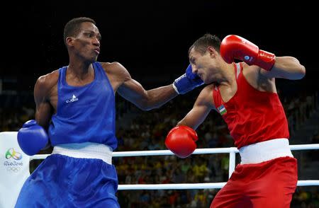 2016 Rio Olympics - Boxing - Final - Men's Light Welter (64kg) Final Bout 272 - Riocentro - Pavilion 6 - Rio de Janeiro, Brazil - 21/08/2016. Fazliddin Gaibnazarov (UZB) of Uzbekistan and Collazo Sotomayor (AZE) of Azerbaijan compete. REUTERS/Peter Cziborra