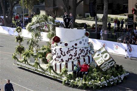 Danny Leclair (C) and Aubrey Loots (R) become the first same sex couple to marry in the 125th Rose Parade in a service performed on the AIDS Healthcare Foundation float in Pasadena, California January 1, 2014. REUTERS/Jonathan Alcorn