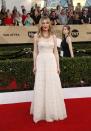 <p>Auch Kirsten Dunst lässt sich gerne von Dior einkleiden und liebt das Korsagen-Kleid des französischen Luxus-Labels. Zu den SAG Awards im Januar 2017 erschien sie in einem zarten Traum in Weiß. Foto: REUTERS/Mario Anzuoni </p>