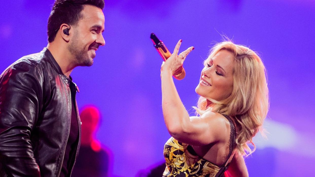 Deutsch-Popstar Helene Fischer mit Luis Fonsi 2018 in Düsseldorf.