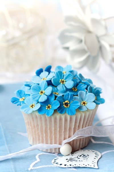 Floral blue cupcakes