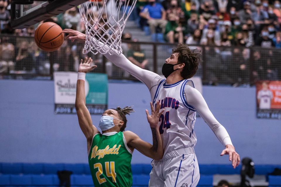 Isaiah Carr (24) blocks a shot as the Las Cruces Bulldawgs face off against the Mayfield Trojans at Las Cruces High School on Tuesday, Jan. 25, 2022.