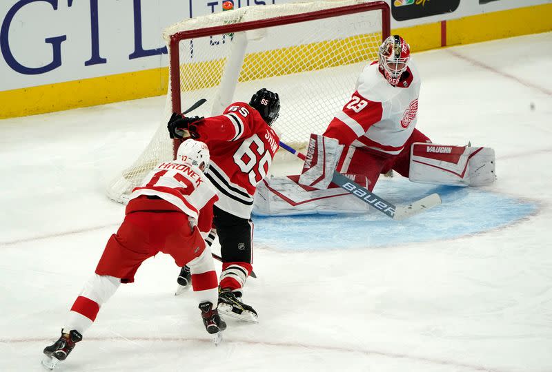 NHL: Detroit Red Wings at Chicago Blackhawks