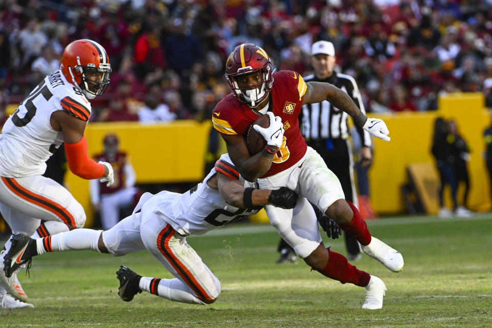 Washington Commanders running back Brian Robinson Jr. (8) carries the ball. Mandatory Credit: Brad Mills-USA TODAY Sports