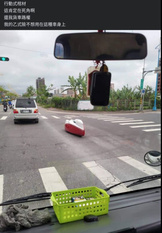 網友解答該款迷你車是全覆式自行車。（圖／翻攝自台灣交通安全協會臉書）