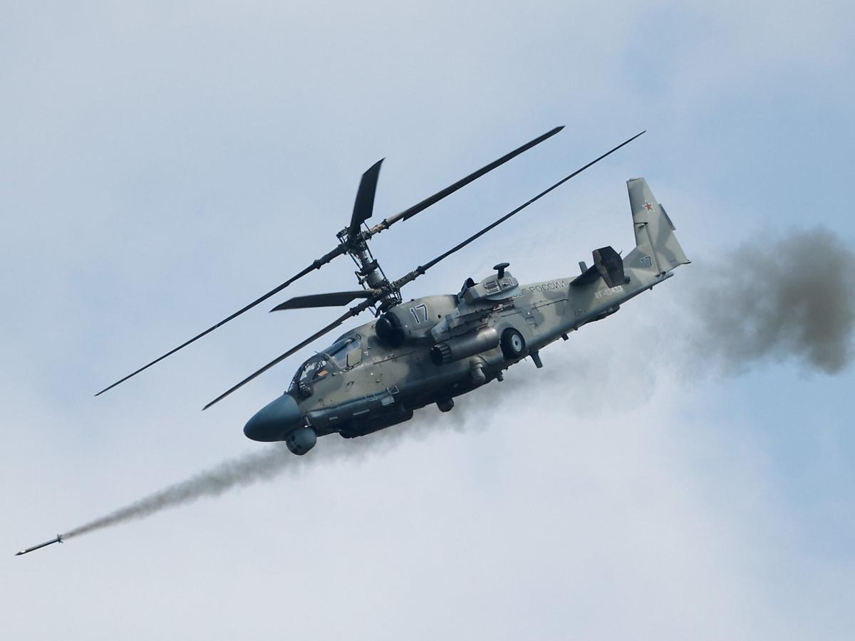 Russlands Hubschrauber vermasseln seinen Versuch, die Ukraine mit Lockvögeln zu täuschen, indem sie auf ihren gefälschten bemalten Kampfflugzeugen landen: Informationen