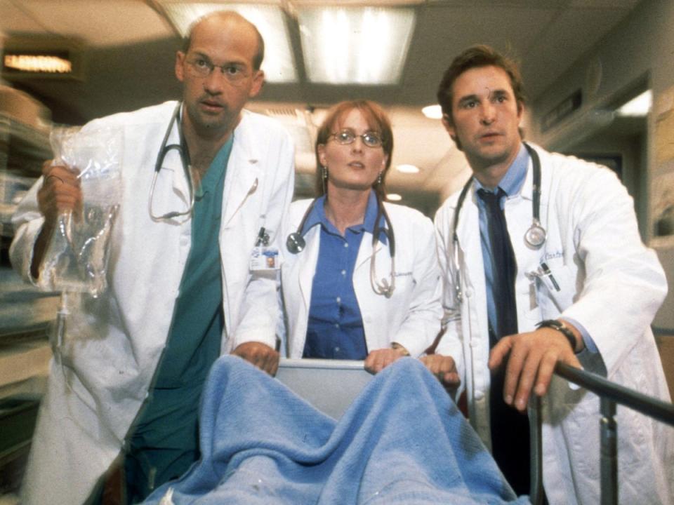Anthony Edwards, Laura Innes and Noah Nyle in ‘ER’ in 2001 (2001 Warner Bros. International)