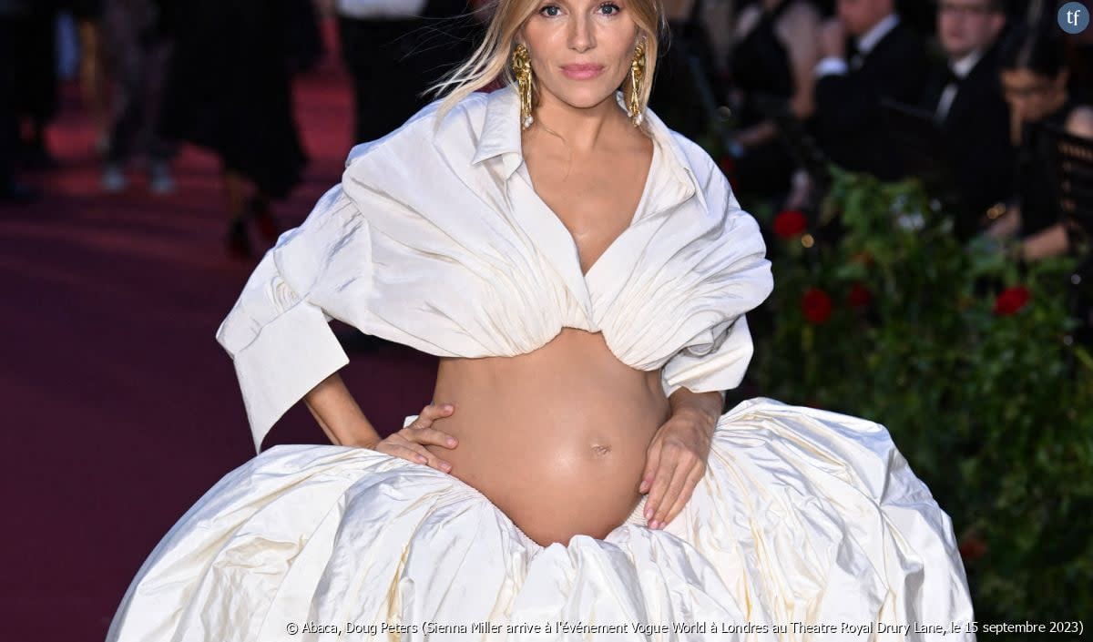 Crop top et jupe bouffante : enceinte à 41 ans, Sienna Miller dévoile son joli ventre rond - Abaca, Doug Peters (Sienna Miller arrive à l'événement Vogue World à Londres au Theatre Royal Drury Lane, le 15 septembre 2023)