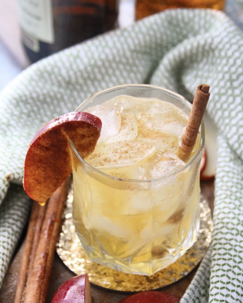 Apple Cinnamon Whiskey Sour