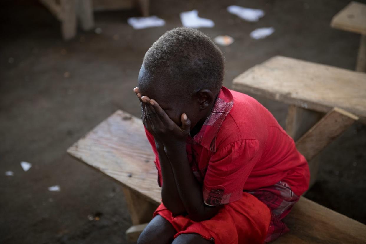 Alumno de un colegio de Yuba, Sudán del Sur. <a href="https://www.shutterstock.com/es/image-photo/young-boy-seen-school-south-sudan-2330950339" rel="nofollow noopener" target="_blank" data-ylk="slk:Richard Juilliart/Shutterstock;elm:context_link;itc:0;sec:content-canvas" class="link ">Richard Juilliart/Shutterstock</a>