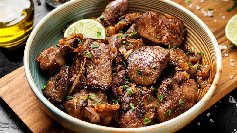 chicken liver with lemon and parsley
