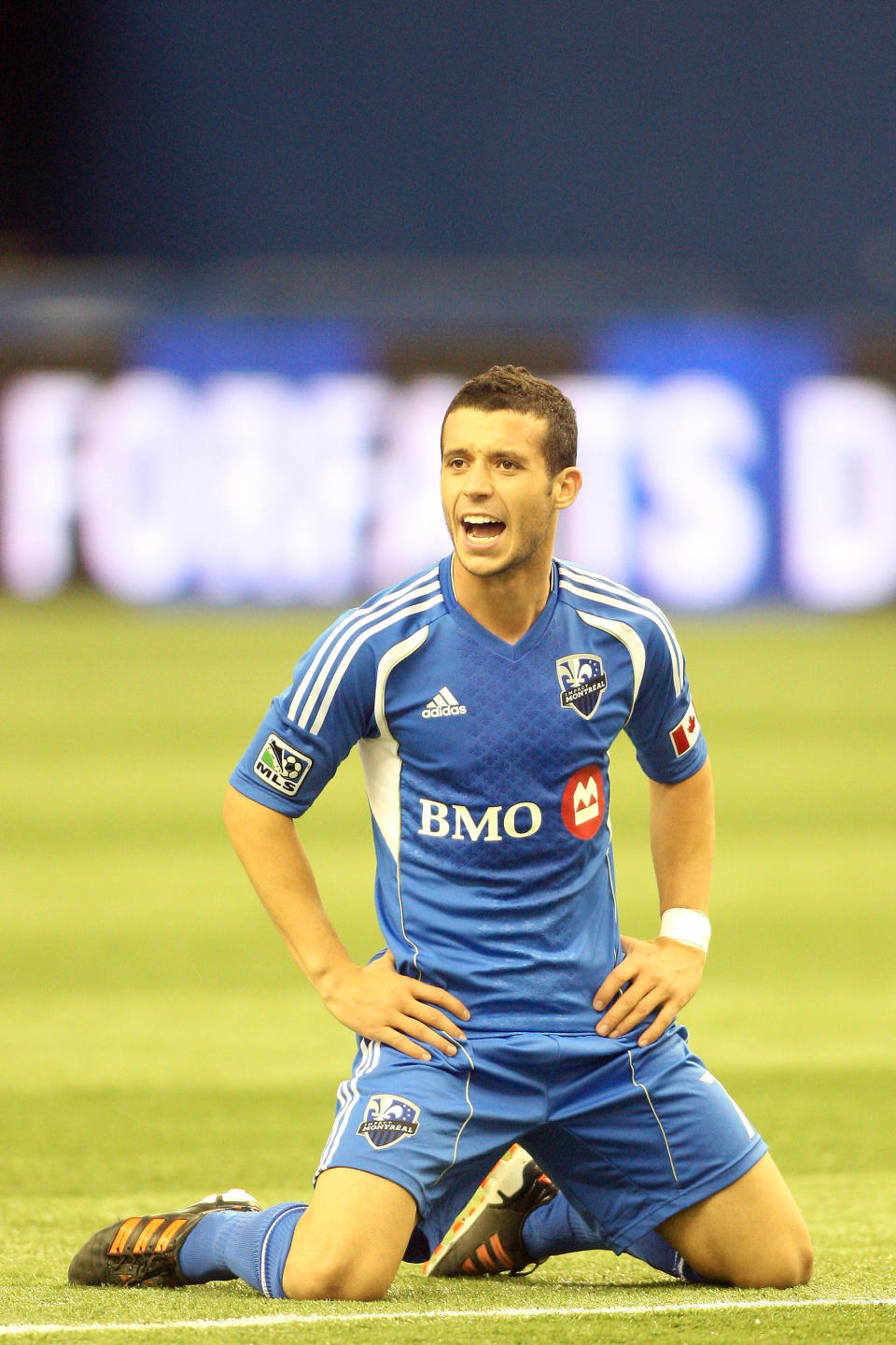 Felipe Martins, le #7 de l'Impact de Montréal, réagit après qu'un joueur du Fire de Chicago l'ait fait tomber. 17 mars 2012. (Photo by Richard Wolowicz/Getty Images)