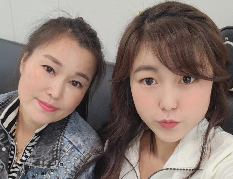 Songmi and her mother Myung-hui