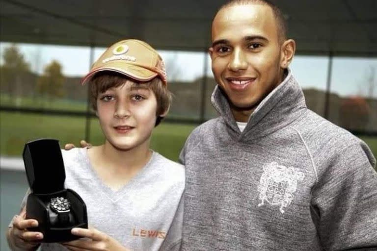 Otros tiempos: George Russell con Lewis Hamilton, futuros compañeros 