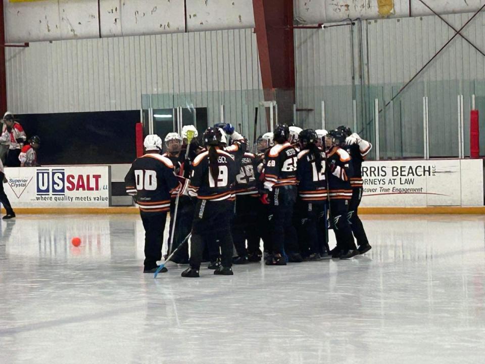 AlgonCrees celebrate a win.