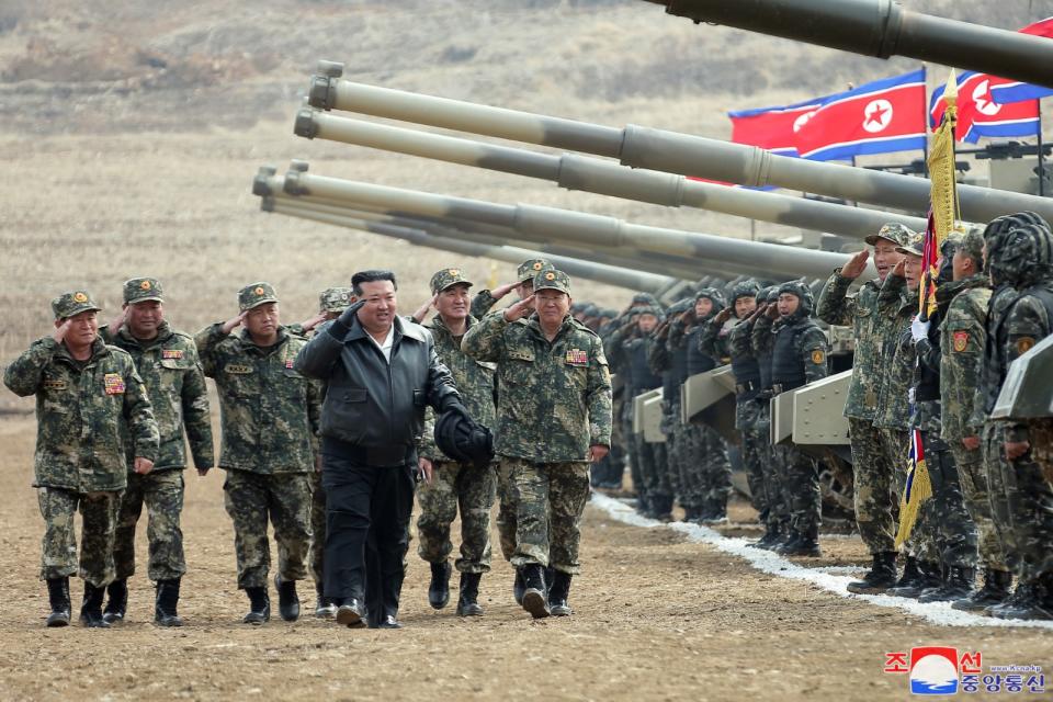 北韓中央通訊社2024年3月14日公布照片，稱領導人金正恩前一天視察戰車訓練。路透社／KCNA