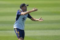 Spain head coach Luis Enrique talks to his team during a training session at Qatar University, in Doha, Qatar, Monday, Nov. 21, 2022. Spain will play its first match in Group E in the World Cup against Costa Rica on Nov. 23. (AP Photo/Julio Cortez)