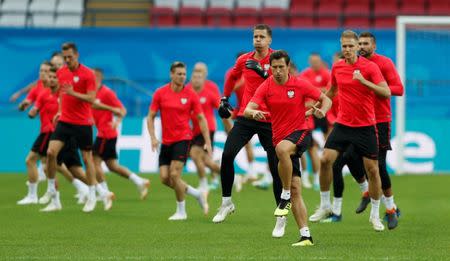 Soccer Football - World Cup - Poland Training - Kazan Arena, Kazan, Russia - June 23, 2018 Poland's Grzegorz Krychowiak and teammates during training REUTERS/John Sibley