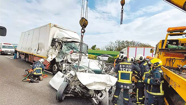 國道1號彰化段南向197.1公里處，5日發生一起1死1傷的嚴重死亡車禍，駕駛大貨車的41歲張男因無照駕駛，涉嫌找人頂罪，遭羈押獲准。（本報資料照片）