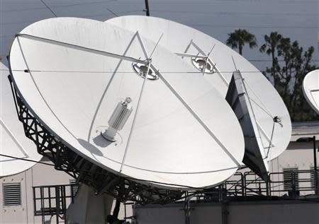 Large satellite dishes at the Los Angeles Broadcast Center of U.S. satellite TV operator DirecTV are seen in Los Angeles, California May 18, 2014. REUTERS/Jonathan Alcorn