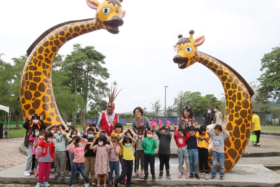 鹿野鄉梅花鹿公園園區內設置「心鹿儷成」公共藝術雕塑。