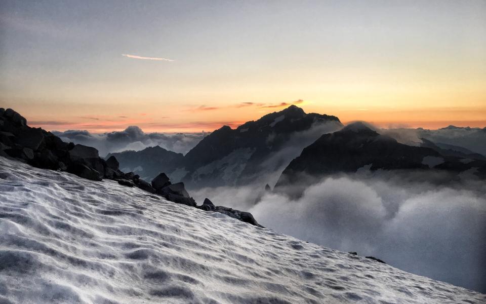 La única forma de llegar hasta Sasso Nero es ascender a pie desde el valle. El trayecto dura aproximadamente tres horas y media. (Foto: <a href="http://www.schwarzensteinhuette.com/de/" rel="nofollow noopener" target="_blank" data-ylk="slk:Schwarzensteinhuette;elm:context_link;itc:0;sec:content-canvas" class="link ">Schwarzensteinhuette</a>).