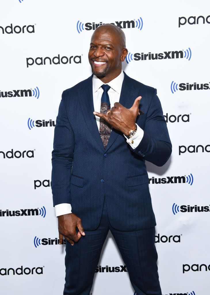 terry crews wears a blue suit on the red carpet