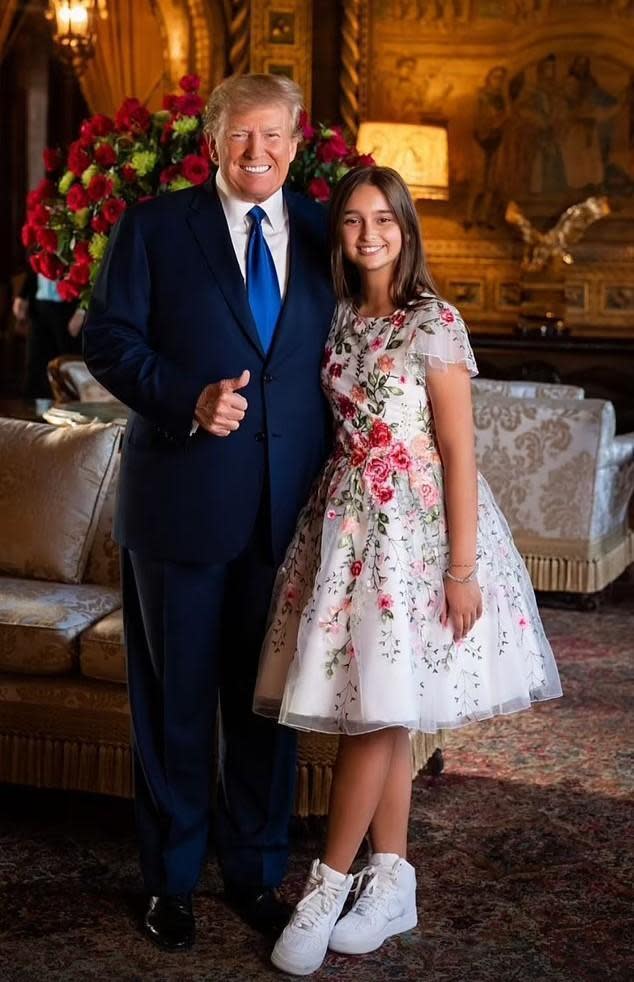 川普（左）6月為阿拉貝拉慶祝猶太教成年禮，為寶貝孫女感到驕傲。（翻攝Ivanka Trump IG）