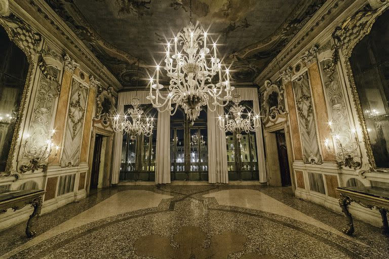  Uno de los imponentes salones del Palazzo Pisani Moretta