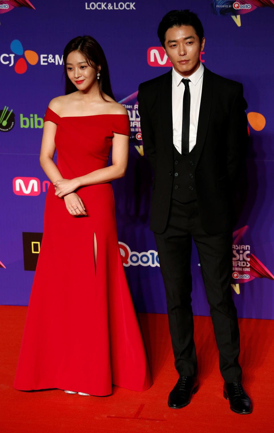 South Korean actors Kim Jae-uck and Jo Bo-ah pose during the Mnet Asian Music Awards in Hong Kong