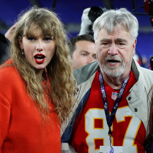 Taylor Swift Adorably Follows Donna Kelce