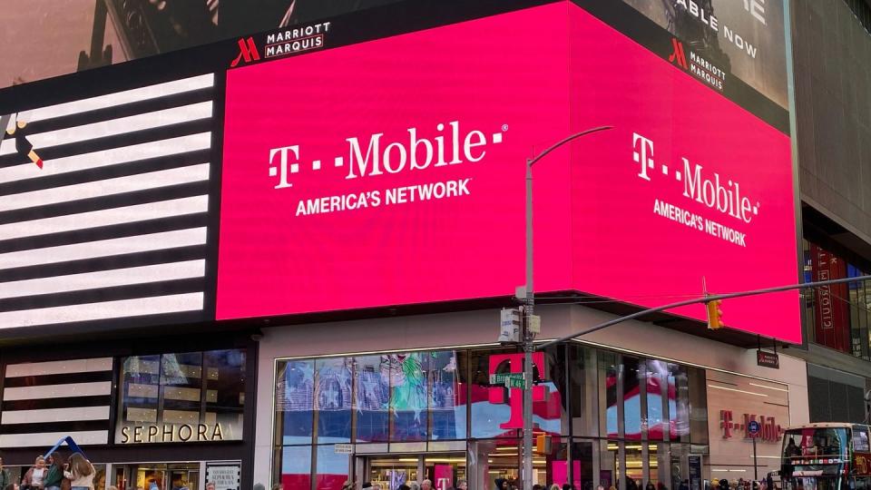 Die Gesamtkundenzahl von T-Mobile US erreicht zum Ende des 2. Quartals knapp 105 Millionen - fast 6,5 Millionen mehr als ein Jahr zuvor.