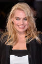 Aussie actor Margot Robbie went for a bold brow and voluminous blowout on the <i>Focus</i> red carpet in London.