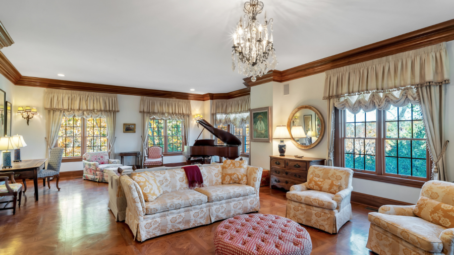 Inside the 9,067-square-foot Cincinnati chateau. (Courtesy Photo/Chris Farr with The First Showing)