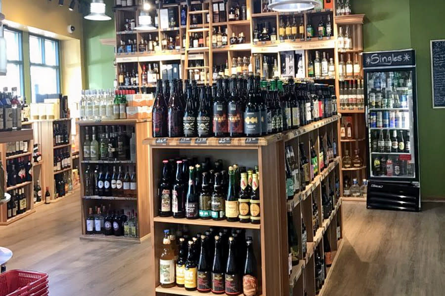 <b>Photo: jackie l./<a href="https://yelp.com/biz_photos/inman-square-wine-and-spirits-cambridge?utm_campaign=ef72263b-ecf1-4369-a1e2-5f7f4bc90df2%2C442f73dd-635a-4ccd-bfcc-f4b18f0b2ebc&utm_medium=81024472-a80c-4266-a0e5-a3bf8775daa7" rel="nofollow noopener" target="_blank" data-ylk="slk:Yelp;elm:context_link;itc:0;sec:content-canvas" class="link ">Yelp</a></b>