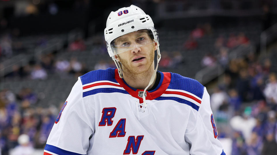 Patrick Kane is still deciding where he wants to play, with the Panthers, Red Wings and Sabres rumoured to be the top choices. (Photo by Andrew Mordzynski/Icon Sportswire via Getty Images)