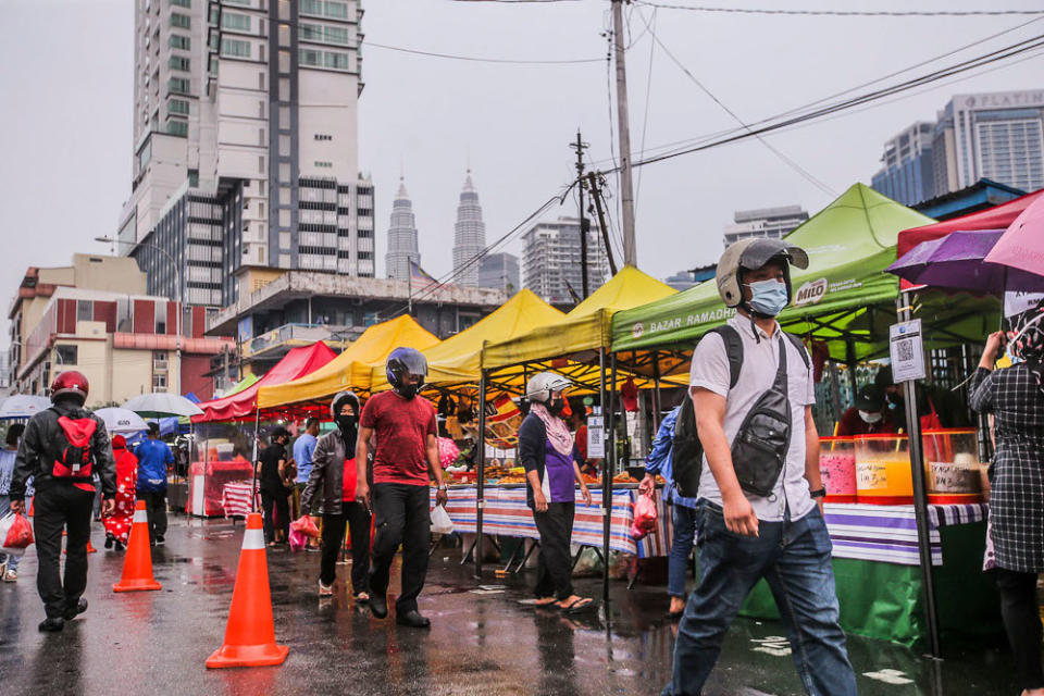 Selangor Mentri Besar Datuk Seri Amirudin Shari said the May 8 was chosen to allow the bazaar operators and traders some grace period to clear their existing stock. ― Picture by Hari Anggara