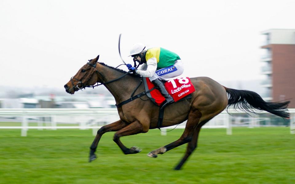 Cloth Cap ridden by Tom Scudamore.  - PA