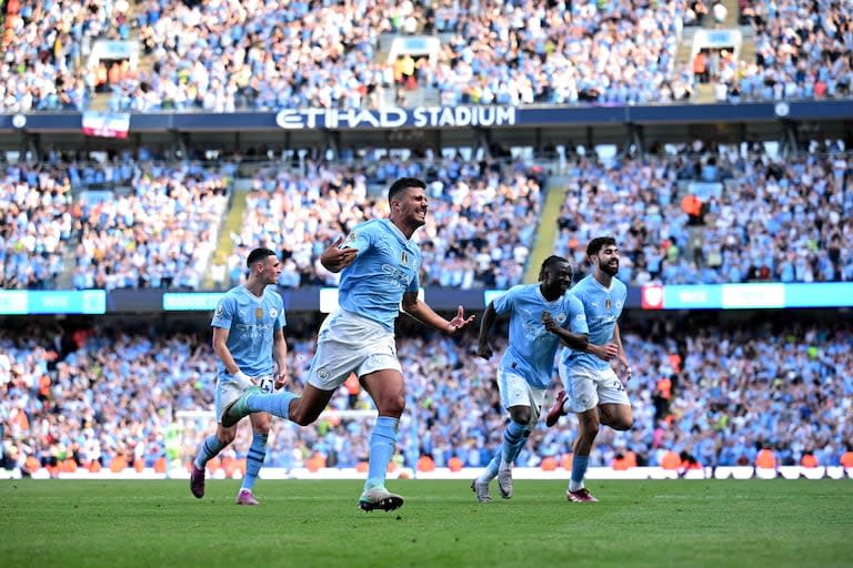 El festejo de Manchester City, primer tetracampeón de la historia de la Premier League