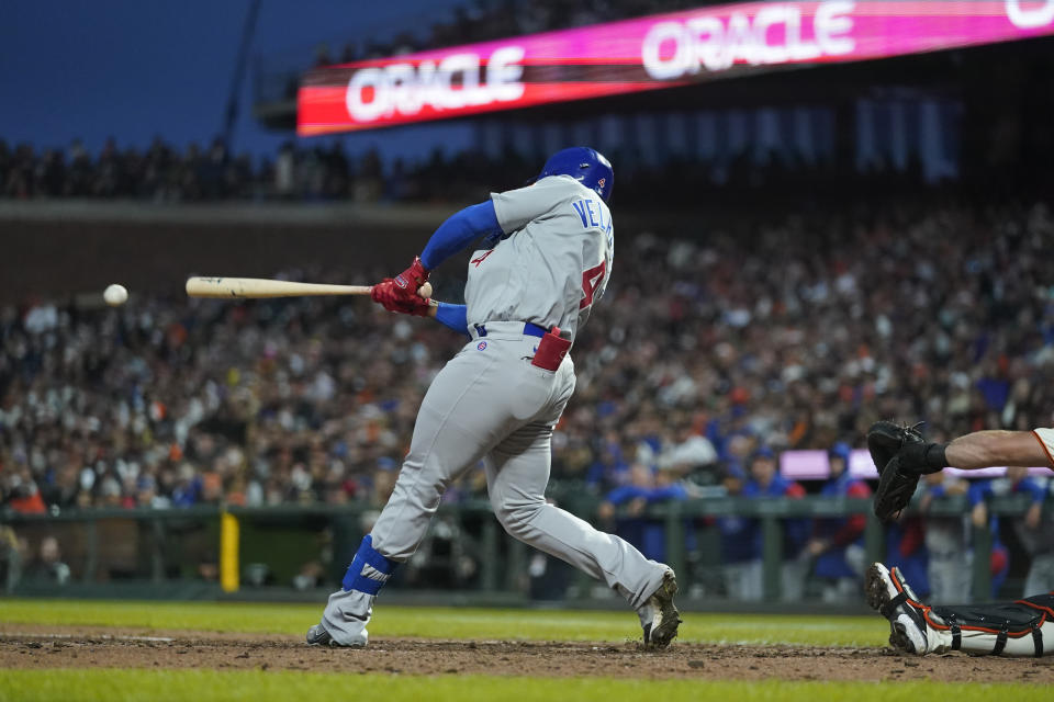 Chicago Cubs' Nelson Velazquez hits an RBI single against the San Francisco Giants during the seventh inning of a baseball game in San Francisco, Saturday, July 30, 2022. (AP Photo/Godofredo A. Vásquez)