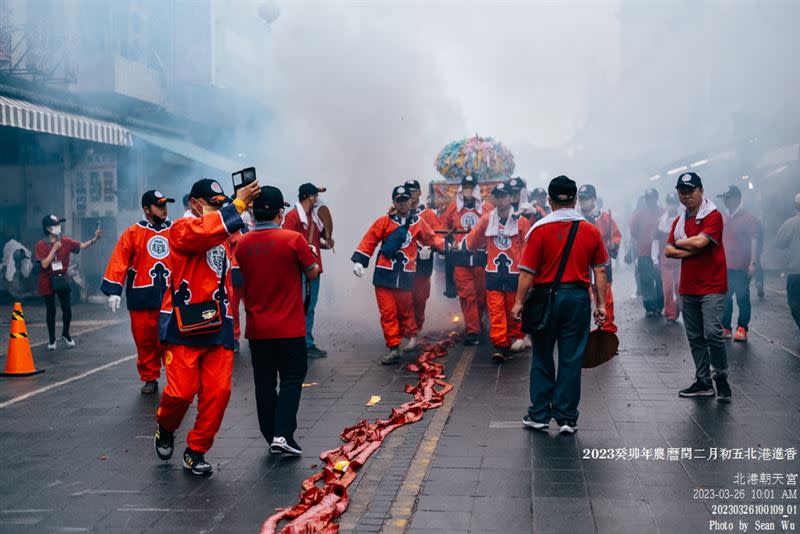 美國舊金山朝聖宮「美國媽」回北港朝天宮謁祖進香，場面熱鬧非凡。(圖／翻攝自朝天宮臉書)