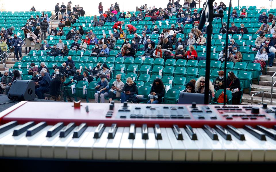 People were still required to wear a mask at the concert. (Getty)