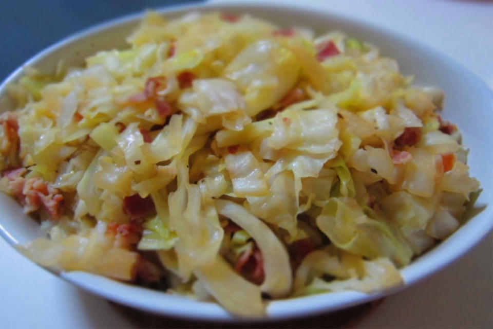 Stir-fried cabbage and bacon