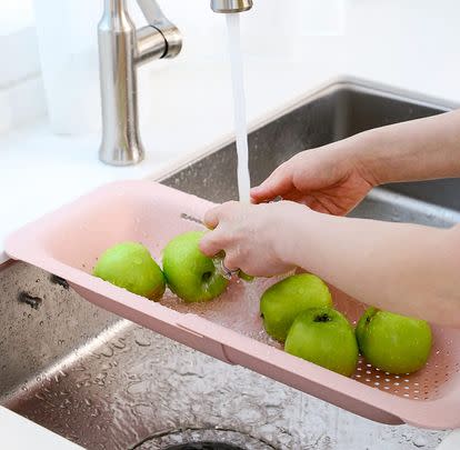 This super useful adjustable sink strainer