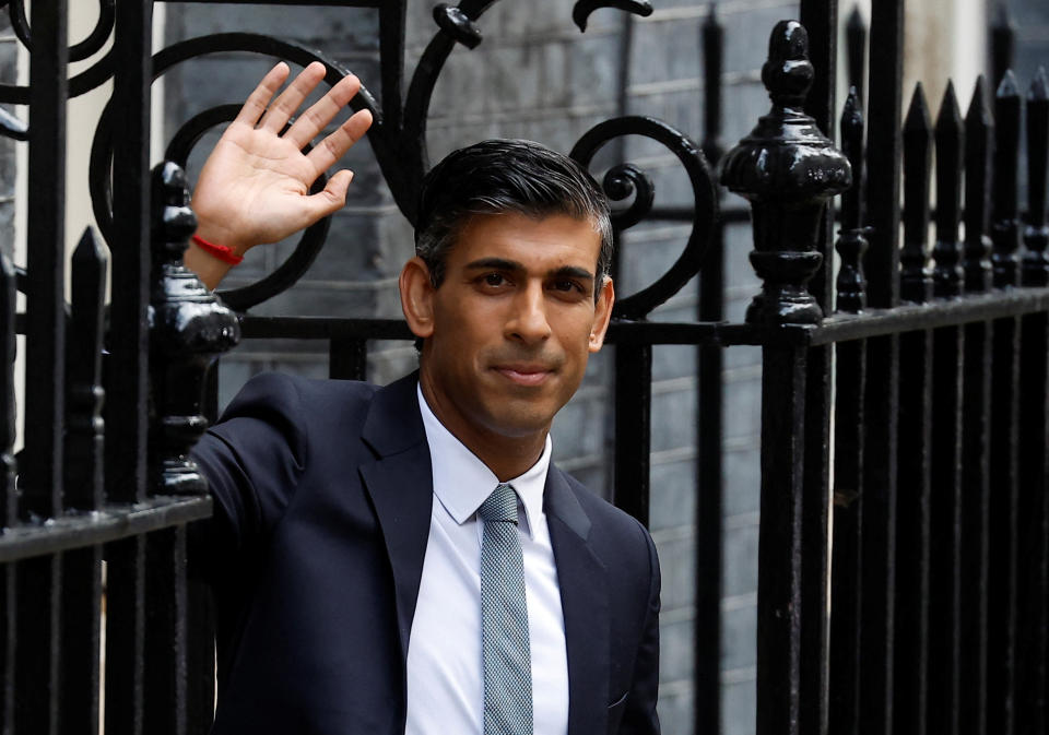 Britain's new Prime Minister Rishi Sunak waves outside Number 10 Downing Street, in London, Britain, October 25, 2022. REUTERS/Peter Nicholls