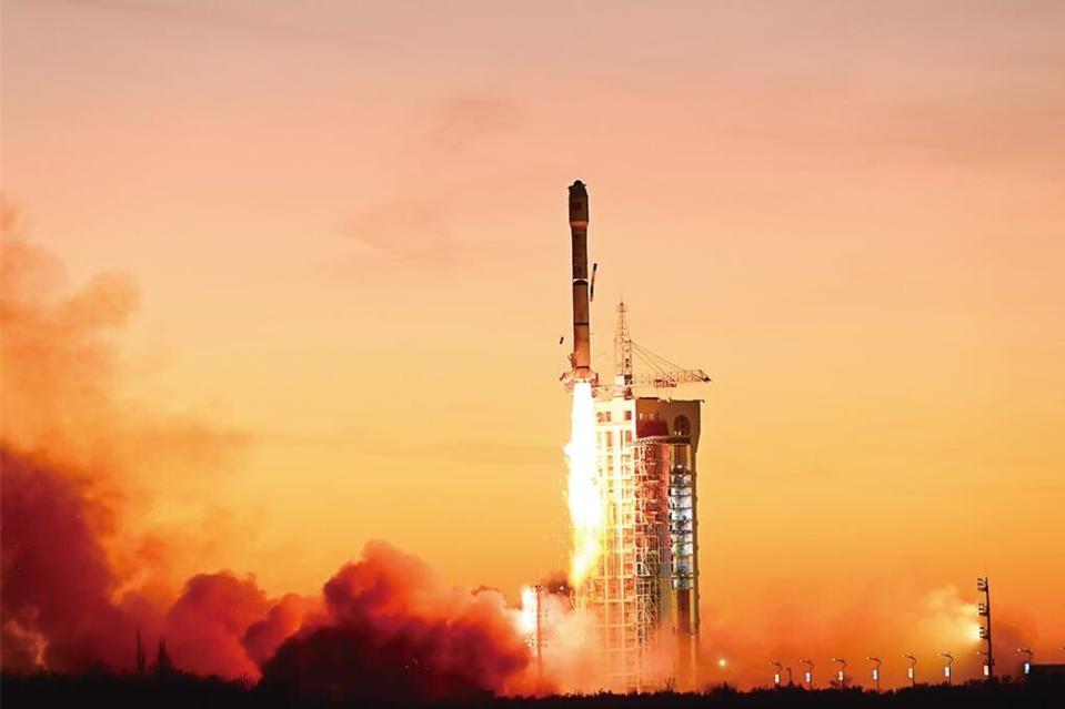大陸西昌衛星發射中心9日使用長征二號丙運載火箭，成功發射愛因斯坦探針衛星升空。（示意圖／中新社）