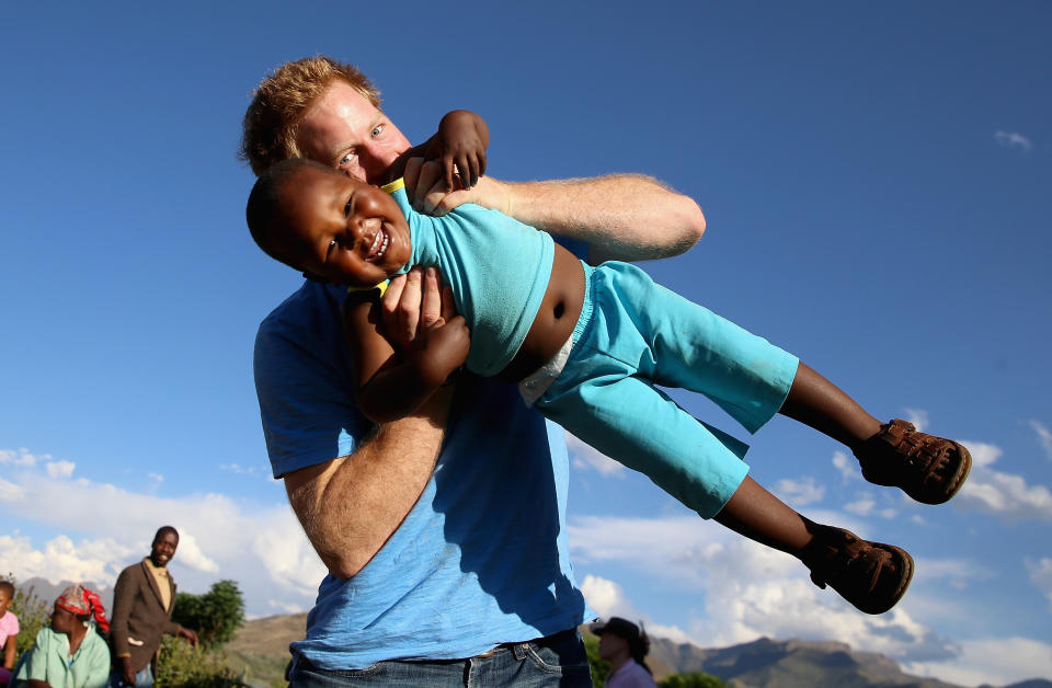 Prinz Harry 2008 bei einem Besuch in Lesotho, Afrika. (Bild: ddp)