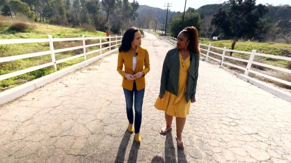 PHOTO: Reanell Hartley speaks with ABC News' Linsey Davis. (ABC News)