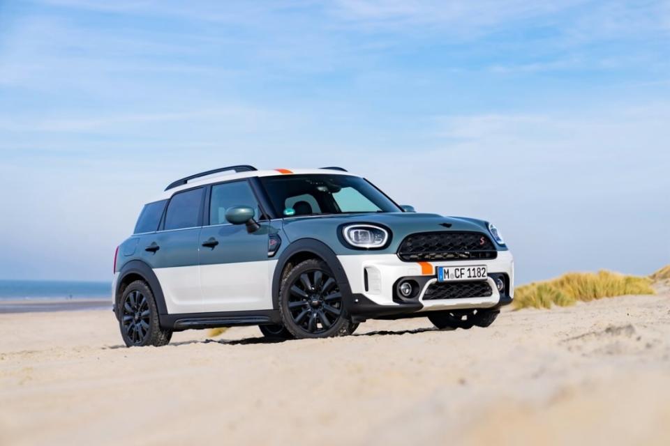 mini-cooper-s-countryman-all4-uncharted-edition